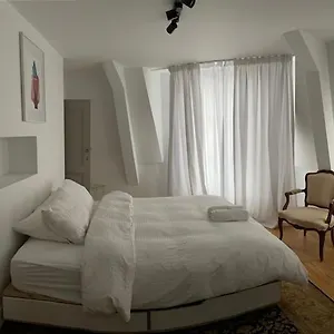 Duplex Dernier Etage Avec Terasse A Deux Pas De La Grand Place Brussels